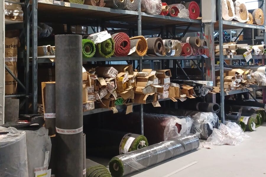 Magazzino Speedy Ruben con scaffali per deposito